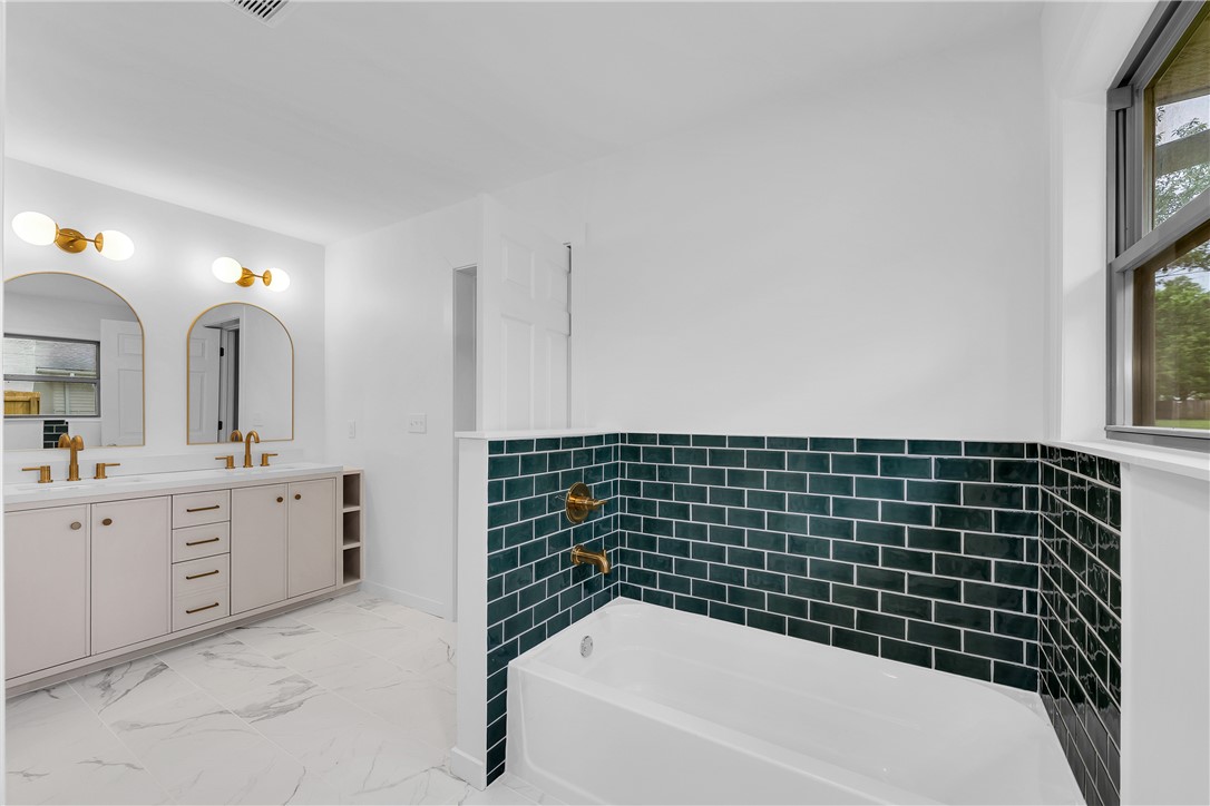 Oaks Manor Sub - Residential