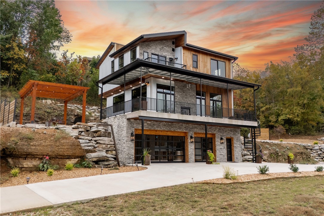 EAGLE CREST SUB-RURBAN - Residential