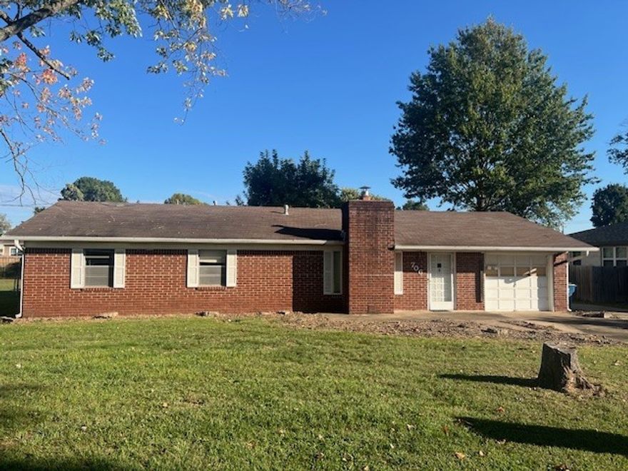 Opportunity knocks! Minutes from the heart of Downtown Bentonville this home sits on a large lot with mature trees in area of high growth with new construction and charming remodeled homes!   Here’s a chance to make this one yours by putting your stamp on it with an amazing lot in fantastic location. Home feature 3-4BRs, 2BA, two living areas.  Good bones to work with to renovate it. Near schools, shopping, parks, and easy access to everything!  Hurry before this one is gone in this prime North Bentonville location. Make it YOUR fixer to fabulous! Home to be Sold “As Is.”