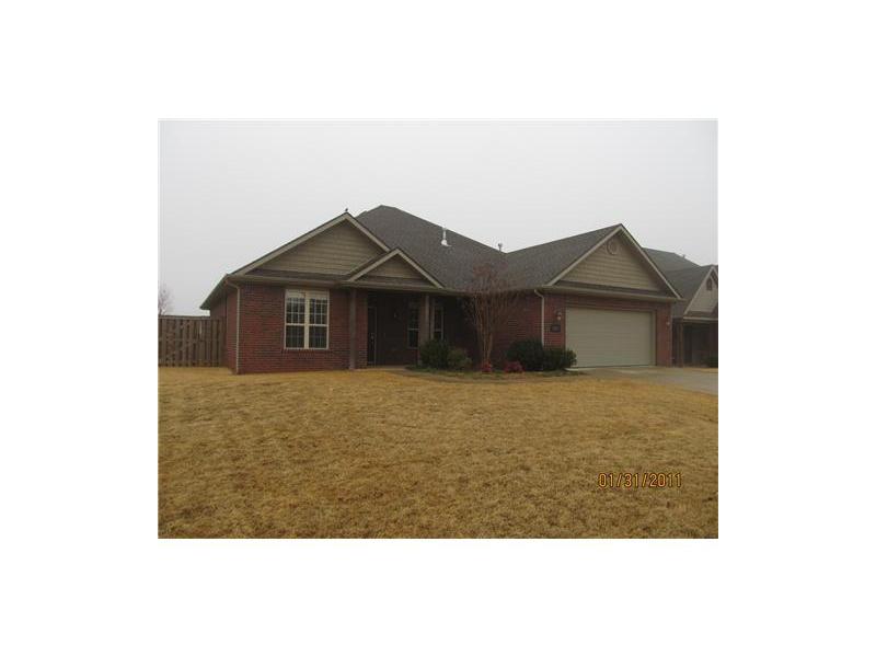 NICE BRICK HOME IN A FAMILY ORIENTED NEIGHBORHOOD. KITCHEN HAS NEWER APPLIANCES W/CONVECTION OVEN. A JACUZZI TUB IN THE MASTER. SELLER WILL INCLUDE THE WASHER & DRYERAND A HOME WARRANTY WITH AN ACCEPTABLE OFFER. SMALL BACKYARD FOR EASY MAINTENANCE!,NEWER ENGINEERED HARDWOOD FLOORS RECENTLY INSTALLED THROUGHOUT THE ENTIRE HOME EXCEPT IN THE WET AREAS WHICH ARE CERAMIC TILE. NO CARPET ANYWHERE. A WIDE DRIVEWAY FOR ADDITIONAL PARKING. A LARGE, ATTACHED, COVERED PATIO WHICH COULD EASILY BE ENCLOSED!