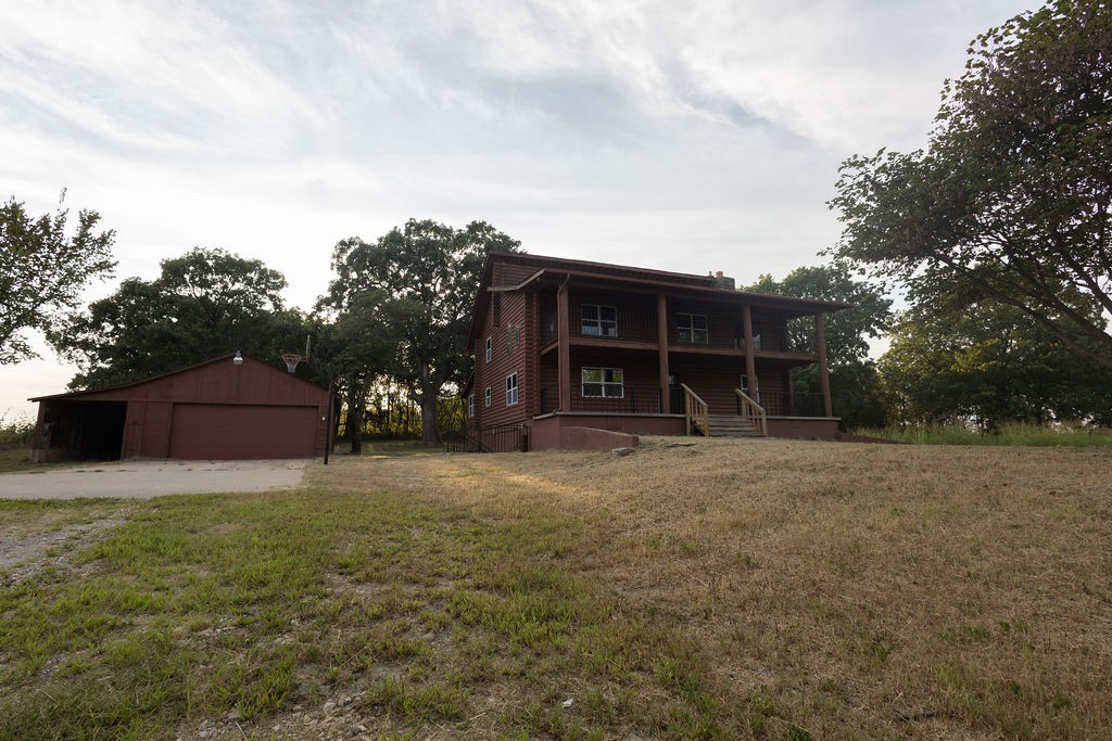 Country Living at its best! You will love the location of this home, and its sitting on 1.54 acres m/l. Home has many updates and is sure to please you with the amount of space in each room! Come take a look and make your dreams come true!