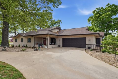Photo of 76 Sherlock Drive, Bella Vista, AR 72715 (MLS # 1344040)