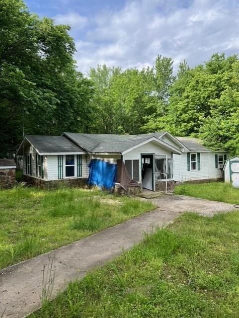 Main image without alt text