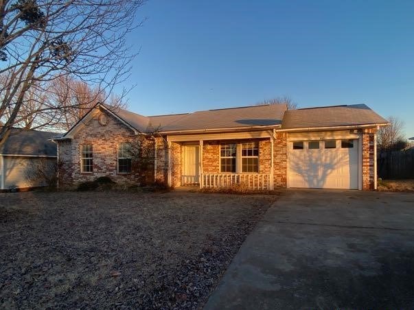 Great opportunity to own this 3 bedroom 1 bathroom single family home. This property built in 1997 has
approximately 1064 square feet of living space. Close to restaurants and shopping. Bring your ideas and
design and see how you can transform this place into just what you have been looking for.