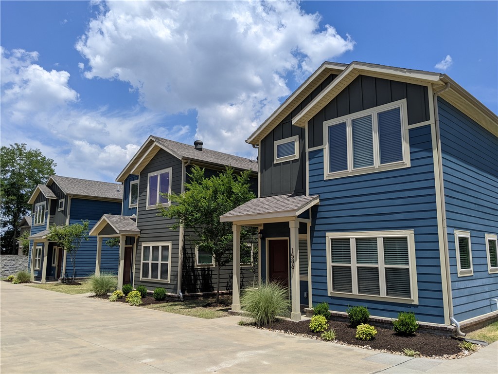 High demand, turnkey rental property consisting of 6 individual houses within walking distance of University of Arkansas, shopping, and dining. This is a fully leased property through July 2024 with a track record of tremendous rental income appreciation.
Newly built in 2019 each home features 3 bedrooms, 2.5 bathrooms, 2-car garage plus 3rd parking space, stainless steel appliances, granite counters, and laundry room with washer/dryer. PLEASE DO NOT DISTURB TENANTS.