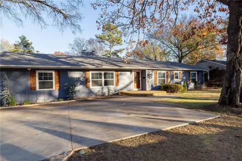 1136 N Hillcrest Avenue Fayetteville AR 72703