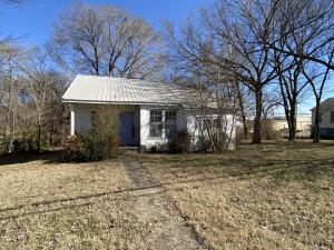 If you are looking for a flip property this is it! Home needs TLC but is loaded with character! Close to the square and Yellville Public Schools.