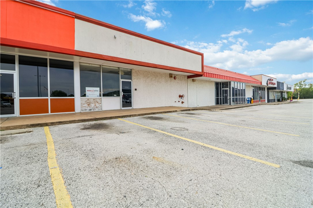 Fayetteville Center Sub - Commercial Lease