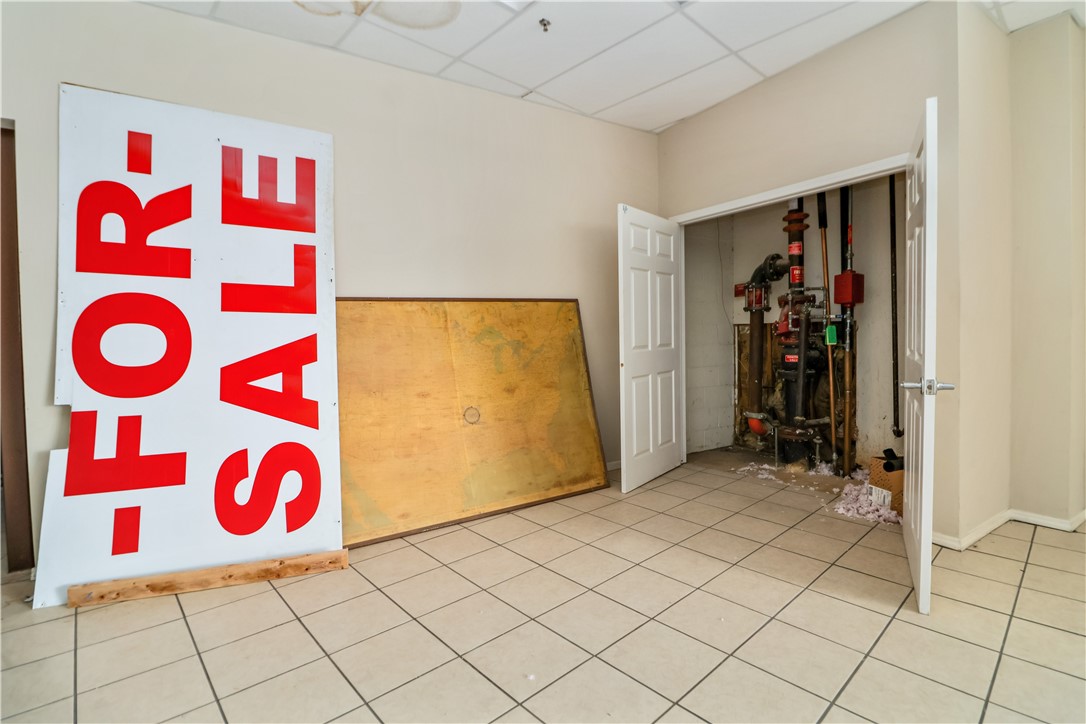 Fayetteville Center Sub - Commercial Lease