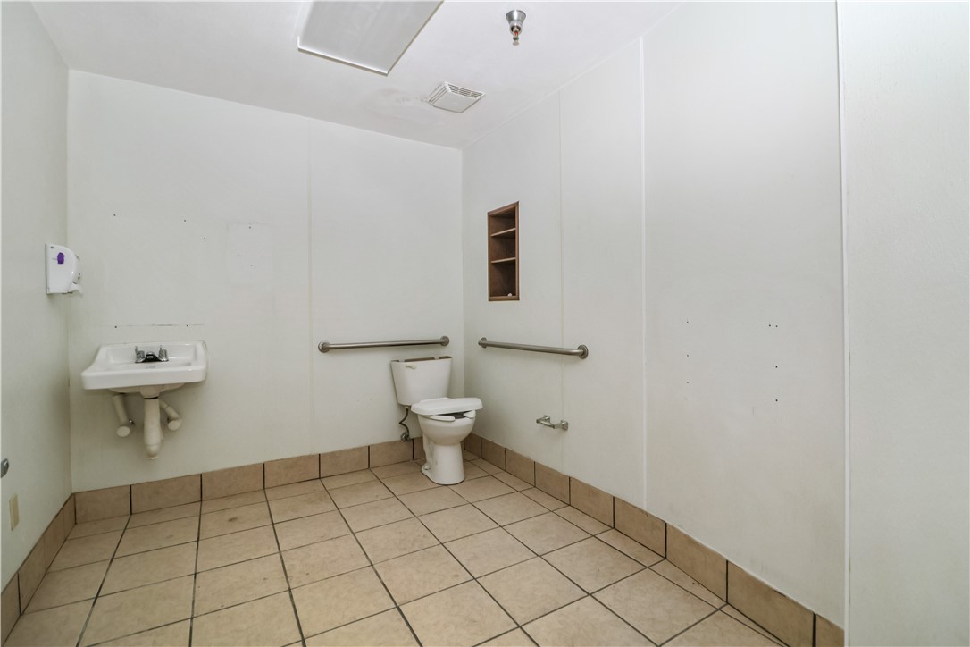 Fayetteville Center Sub - Commercial Lease