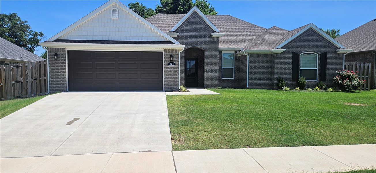 Nice home in Farmington located within walking distance to schools, shopping, & dinning. Home features 3 bedrooms, 2 bathrooms, wood floors in kitchen & Livingroom complete with gas log fireplace, granite countertops, covered back patio and a fully fenced in backyard. Other features include gutters, a tankless water heater, under cabinet lighting. Large mater suite with tray ceilings, spa like bathroom with jetted tub, separate shower, and dual vanities. The home is a split floorplan and comes with all appliances!