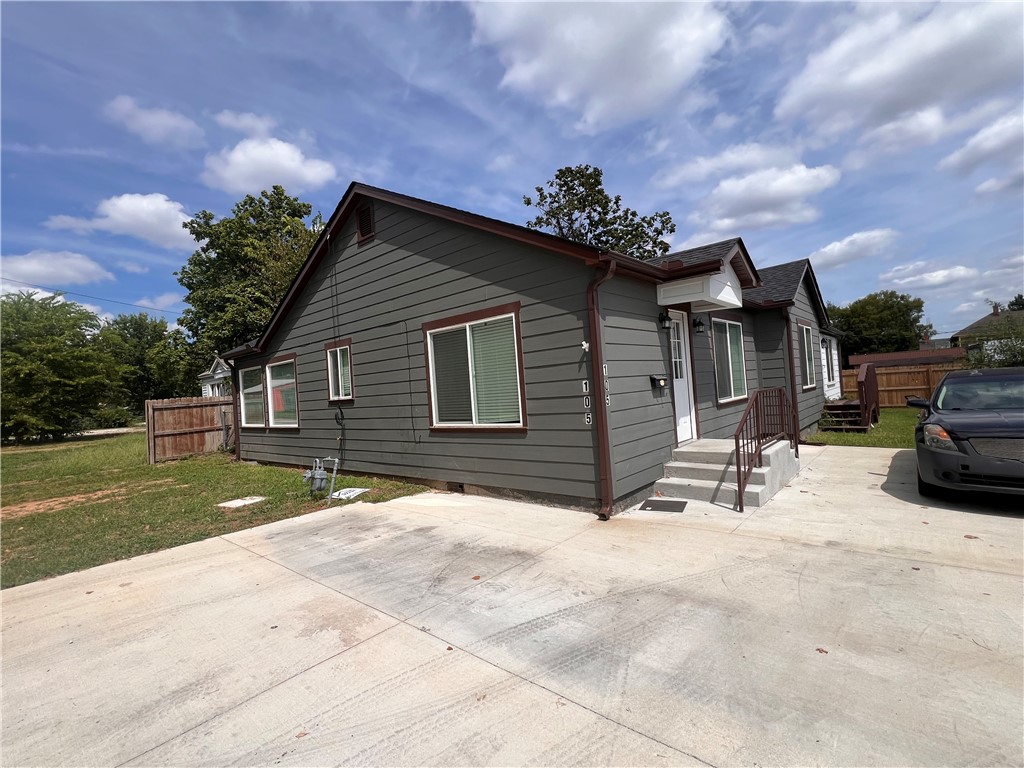 4 bed 2 bath in Downtown Springdale. Will add more pictures, after tenants vacate on the first of September. Please do not disturb tenants.