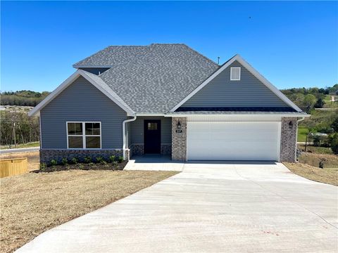 Photo of 227 Tonya Loop, Huntsville, AR 72740 (MLS # 1341917)