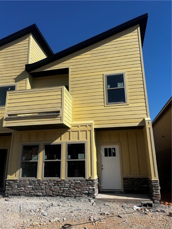 New Construction Modern style Townhome w stone accent waynes coat. Townhome features 2 beds, 2.5 baths, granite counter tops, custom built cabinets, nice master that walks out to the balcony. Nice walk in closet in master. Each room has its own bathroom! Agent related to seller Buy for yourself or as an investment property! Easy access to I-49 and close to Univeristy of Arkansas.