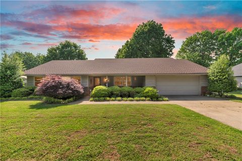 Photo of 806 Dorman Street, Springdale, AR 72762 (MLS # 1343979)