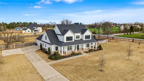 Photo of 4001 Rolling Meadows Drive, Rogers, AR 72756 (MLS # 1339172)
