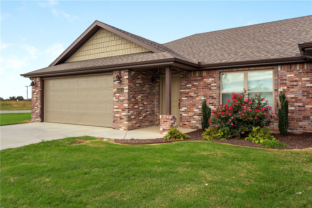 Great townhome in a desirable location. Granite countertops with stainless appliances including a fridge.