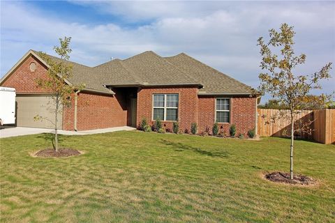 Photo of 2303 Elington Street, Bentonville, AR 72713 (MLS # 1330841)