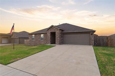 Photo of 1002 Emerald Street, Prairie Grove, AR 72753 (MLS # 1359615)