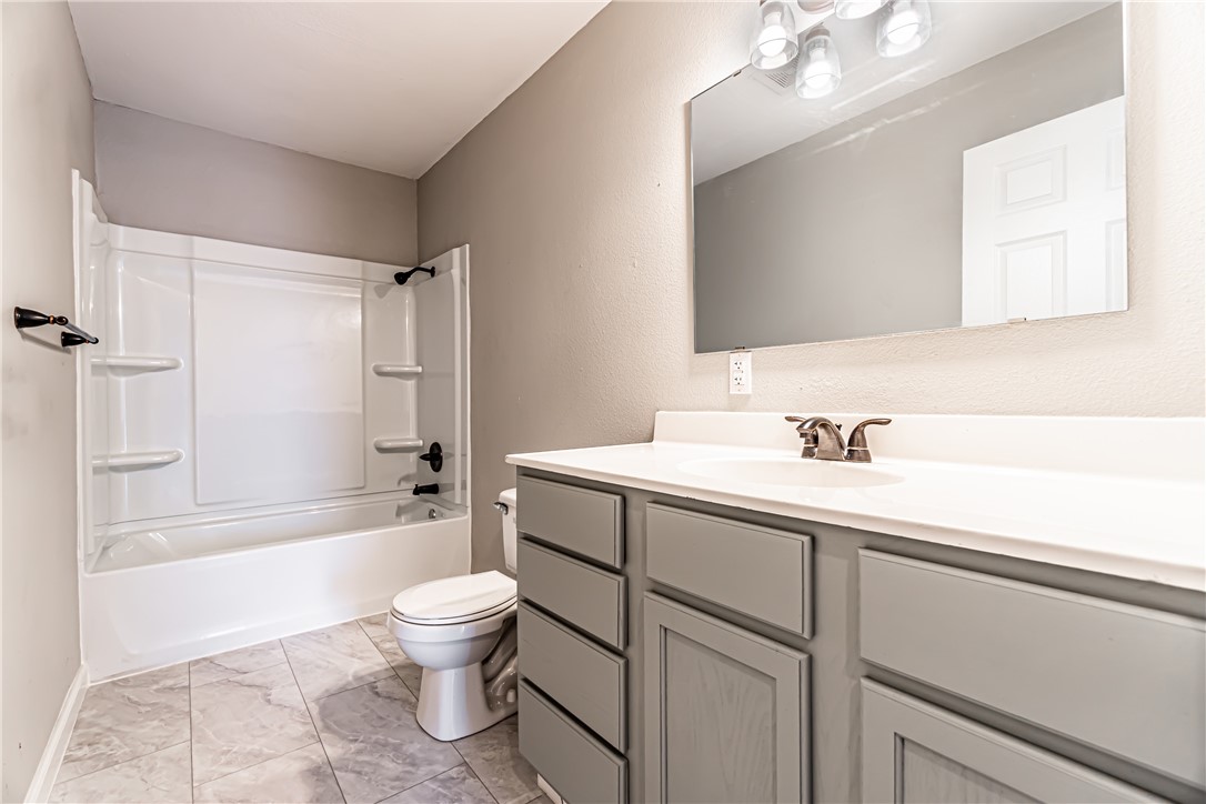 Hewitt Place Siloam Spgs - Residential Lease