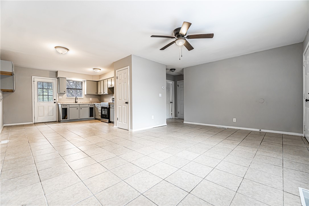 Hewitt Place Siloam Spgs - Residential Lease