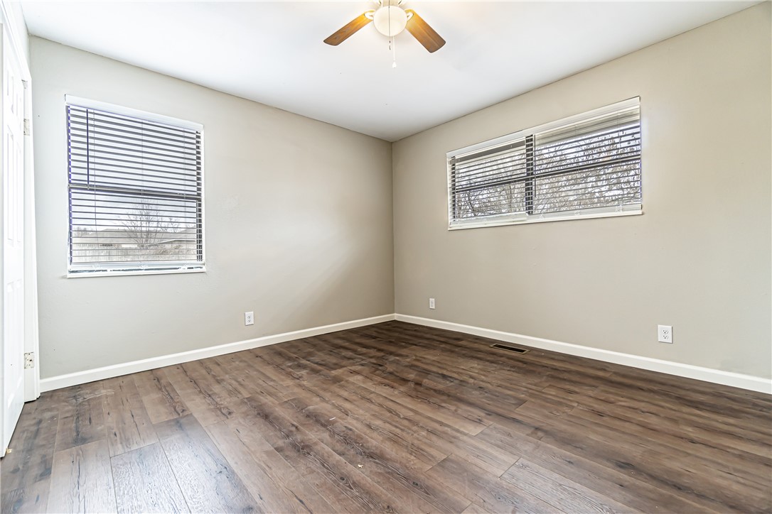 Hewitt Place Siloam Spgs - Residential Lease