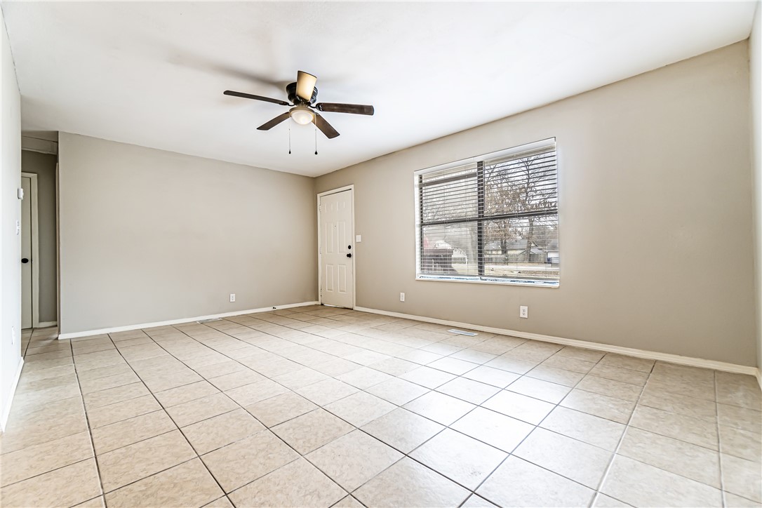 Hewitt Place Siloam Spgs - Residential Lease