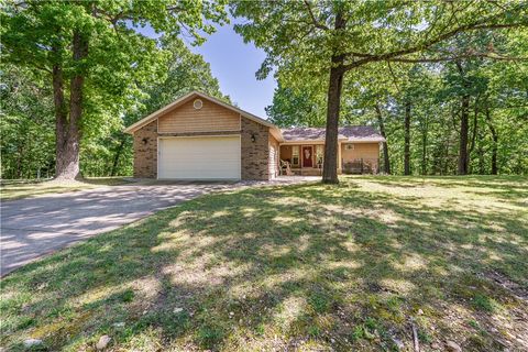 Photo of 101 Beaverview Drive, Eureka Springs, AR 72631 (MLS # 1346794)