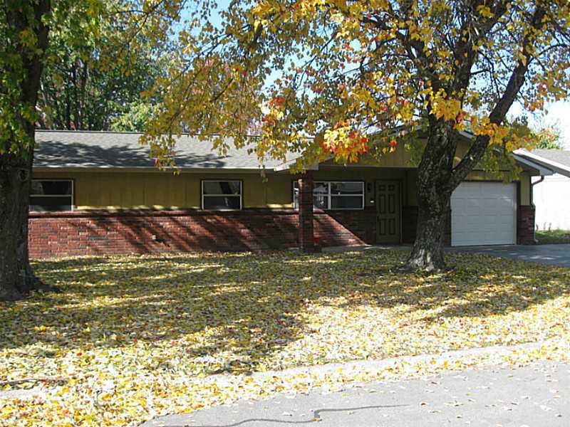 $800 per month with a $600 deposit. 3 bedrooms/ 1.5 bath 1 car garage