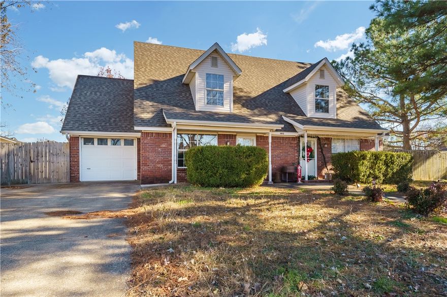 This 3-bedroom, 2-bathroom home offers spacious bedrooms, a private master suite, a fully equipped kitchen, and a large backyard perfect for outdoor enjoyment. Conveniently located near Bentonville’s top amenities, it’s ready to welcome you home. Schedule a tour today!