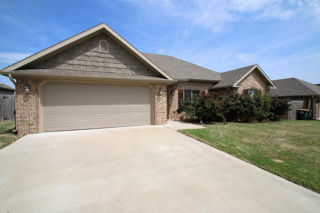This 3 bed 2 bath has so many custom features! Living room and kitchen feature a two sided fireplace & two way entry. Gorgeous granite counters and island in kitchen is sure to impress when paired with the double pantry! Split floor plan allows for privacy in guest wing with cathedral ceilings in front bedroom and arched tub/shower combo. Master hails trayed ceilings, extra large ensuite with double walk-ins and double vanity.