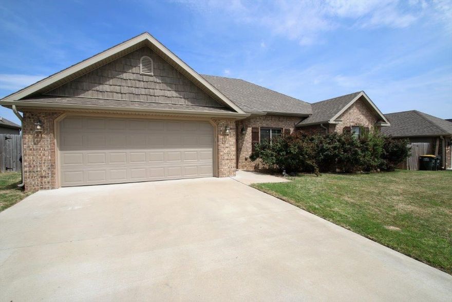 This 3 bed 2 bath has so many custom features! Living room and kitchen feature a two sided fireplace & two way entry. Gorgeous granite counters and island in kitchen is sure to impress when paired with the double pantry! Split floor plan allows for privacy in guest wing with cathedral ceilings in front bedroom and arched tub/shower combo. Master hails trayed ceilings, extra large ensuite with double walk-ins and double vanity.