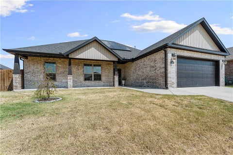Photo of 1020 E Skyline Loop, Centerton, AR 72719 (MLS # 1361081)