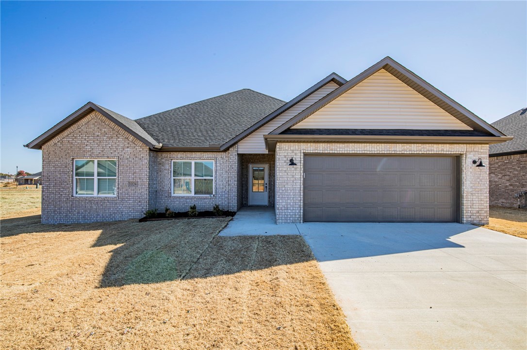 Brand New Construction 4 bed 2 bath home located directly behind the new Pea Ridge High School and only minutes from Bentonville! Features include custom cabinets, large kitchen island, upgraded 3cm granite & fixtures, gas cook top with built in oven, wood look ceramic tile floors, custom tile shower, whirlpool tub, raised ceilings, 2'' faux blinds, covered patio, & much more! ***Multiple Units Available***Pictures may not be of exact unit available, paint colors, flooring color, style and cabinets may vary. Must view unit before getting approval will be issued***