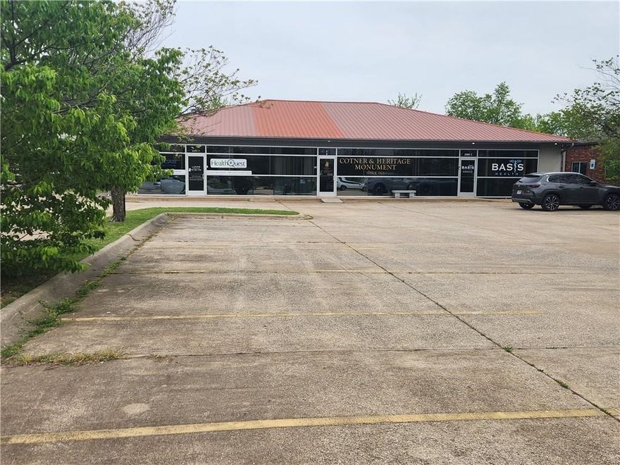 Great location in Springdale. 1985 sq ft of office space with 4 offices and a conference room. Approximately 23,000 vehicles per day. Location across from Central Jr High.