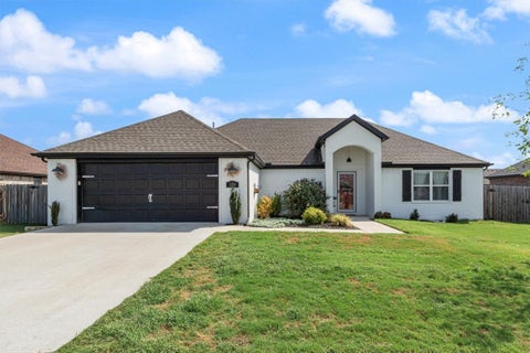 Photo of 320 N Tacoma Street, Farmington, AR 72730 (MLS # 1362618)