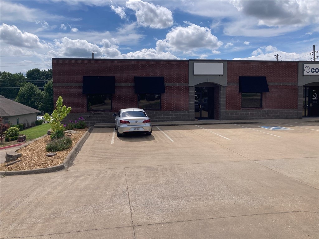 Wide open and spacious office space in a great location in Lowell. 1/2 mile to I-49. Space is one level. Includes a bathroom and kitchenette. The owner is open to a 6-, 12-, 18- or 24-month lease. Rates are $21, $19, $17 or $16 per sf, respectively. The owner's company occupies the balance of the space in the building. The space has very nice finishes and multiple windows for a bright and airy space. 5 parking spaces. The total space is 937 sq ft. One month deposit and first month's rent. Available starting 8/1/25.
