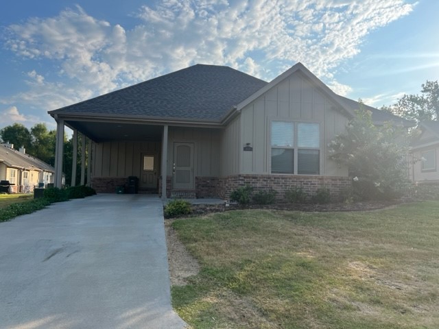 Wonderful little cottages centrally located by shopping/restaurants, lawncare is included so there is no fenced yard. Newer construction with granite counters, covered patios. Each unit of Joyce cottages varies slightly.