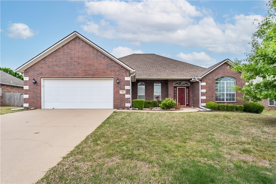 Discover your next home in Bentonville! This charming 4-bedroom, 2-bathroom rental spans 2,450 sqft, featuring modern amenities and a welcoming atmosphere. Highlights include a fully equipped kitchen, spacious bedrooms, and a pet-friendly fenced backyard. Situated in a prime location, it's the perfect place to settle in. Welcome home!