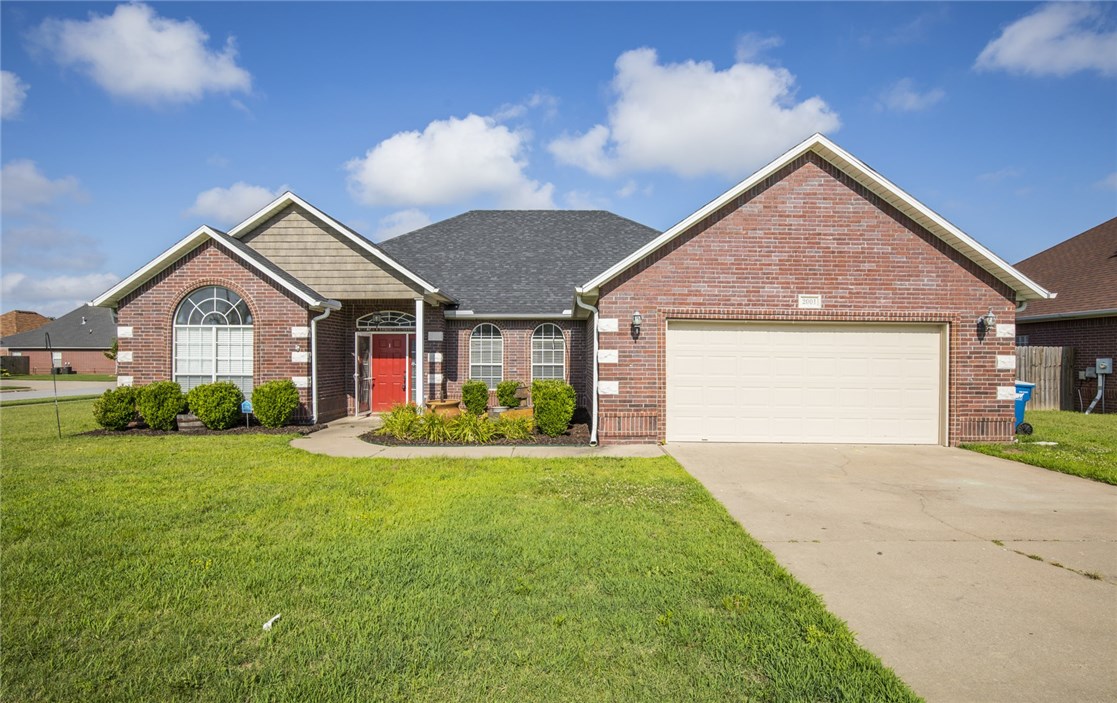 Great 4 bedroom 2 bath home in Bentonville. Hardwood flooring thru main living area, gas fire place in living room, granite counter in kitchen, stainless appliances, kitchen also includes eat in kitchen area and formal dining, crown molding thru main area of the home. Master has separate tub and jetted tub. large fenced back yard