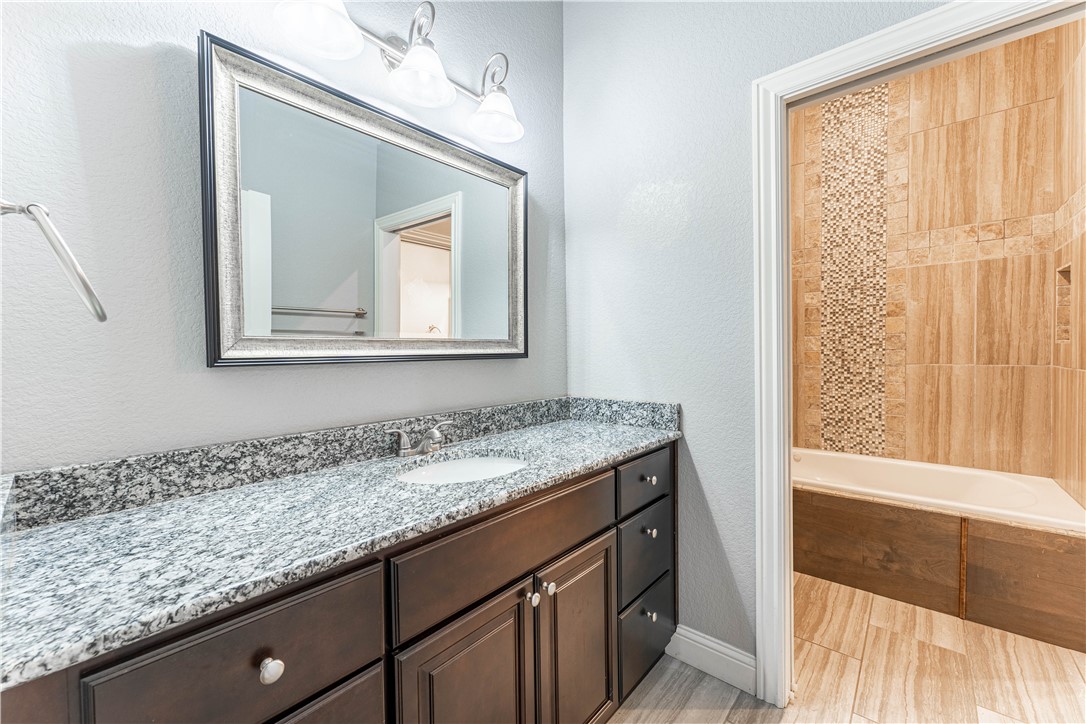 Three Oaks Twnhms Horiz Prop Regime - Residential Lease
