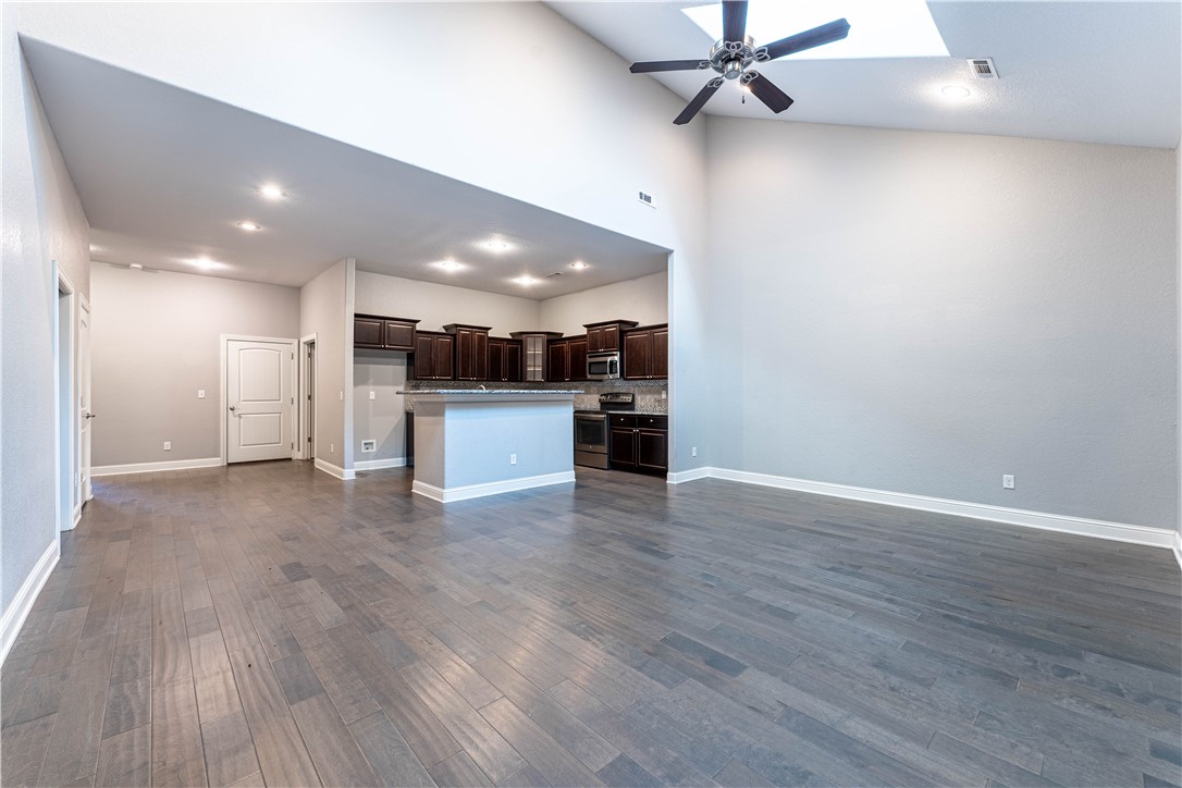 Three Oaks Twnhms Horiz Prop Regime - Residential Lease