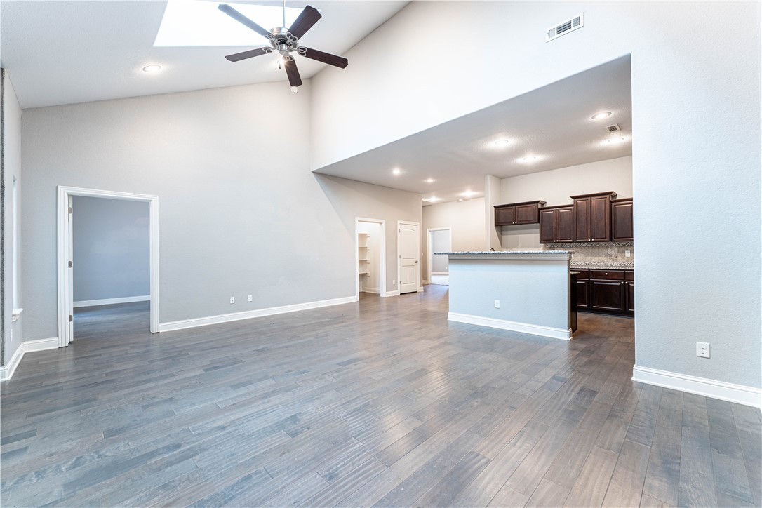 Three Oaks Twnhms Horiz Prop Regime - Residential Lease