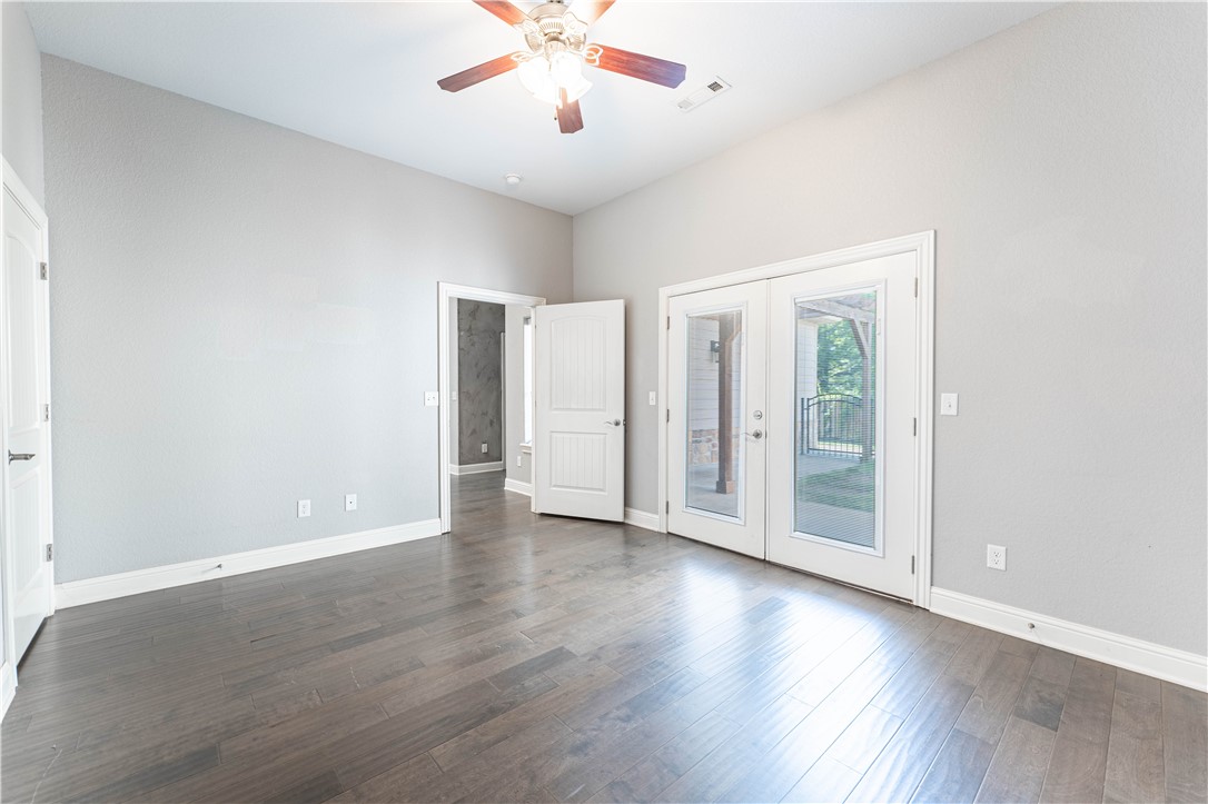 Three Oaks Twnhms Horiz Prop Regime - Residential Lease