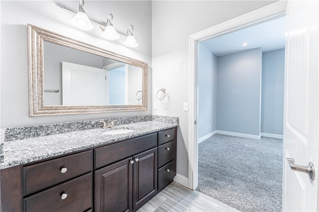 Three Oaks Twnhms Horiz Prop Regime - Residential Lease