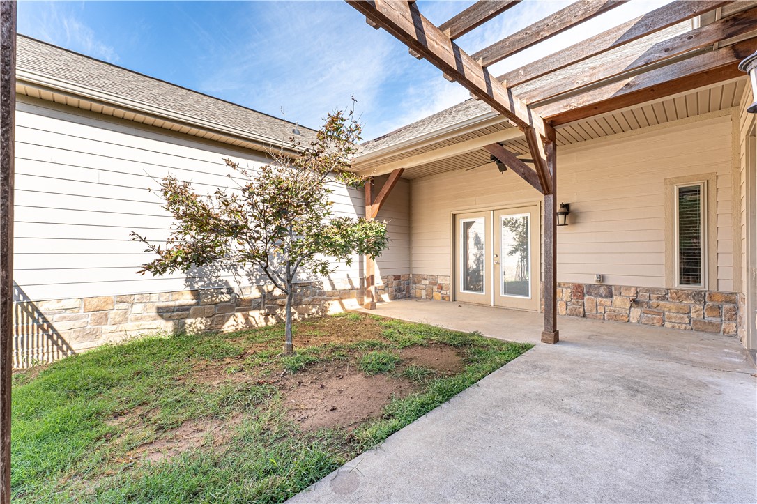 Three Oaks Twnhms Horiz Prop Regime - Residential Lease
