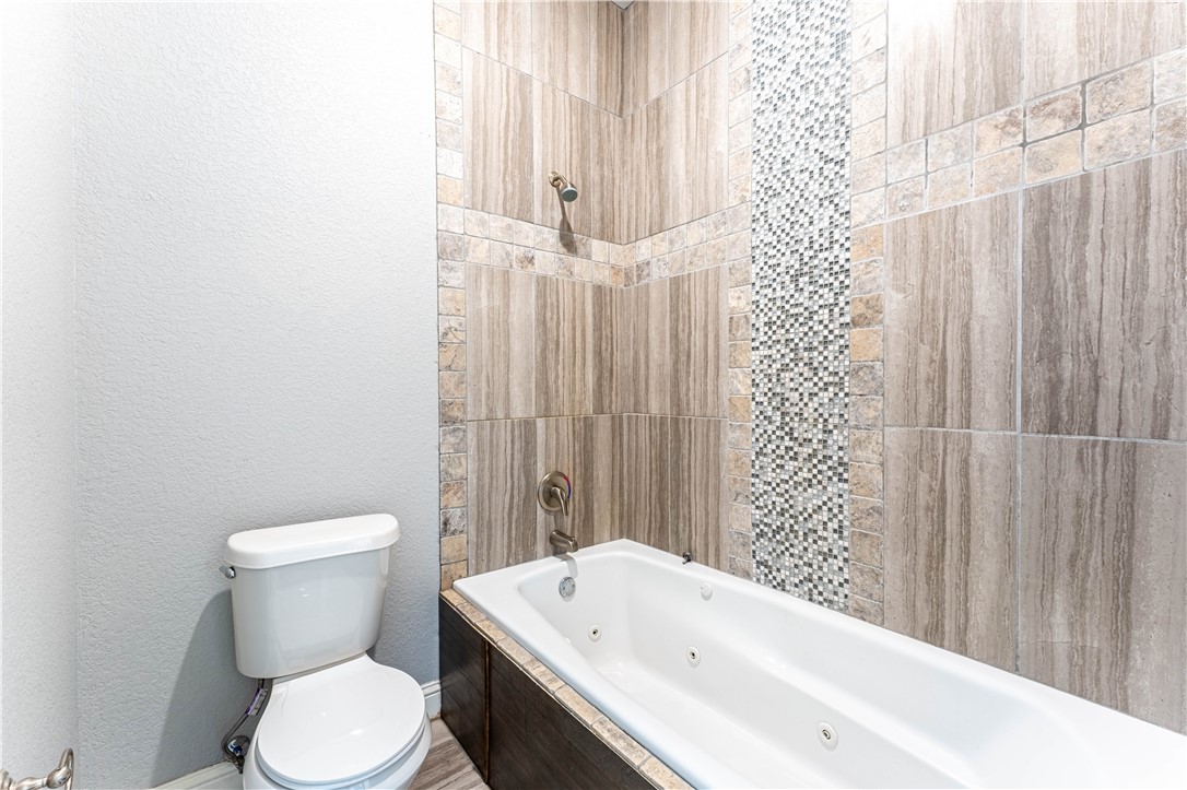 Three Oaks Twnhms Horiz Prop Regime - Residential Lease