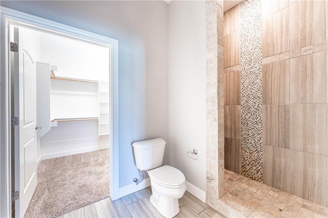 Three Oaks Twnhms Horiz Prop Regime - Residential Lease