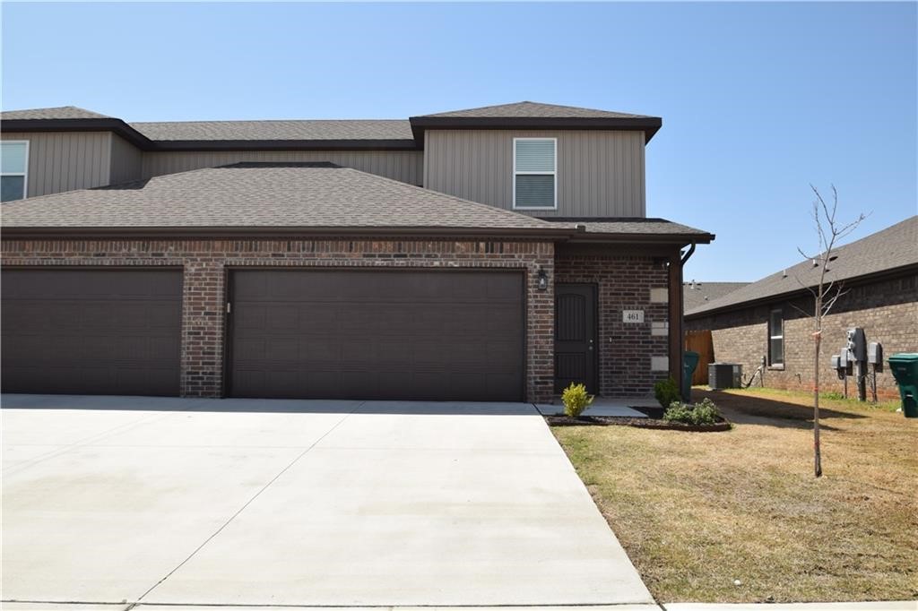 Newer duplex in great location! Close to the Wal-Mart Neighborhood Market on Hwy 102 and Greenhouse Road in Bentonville. Three bedrooms, two baths, open living space with wood look tile in main living area. Comes with refrigerator, washer, dryer and lawn care.