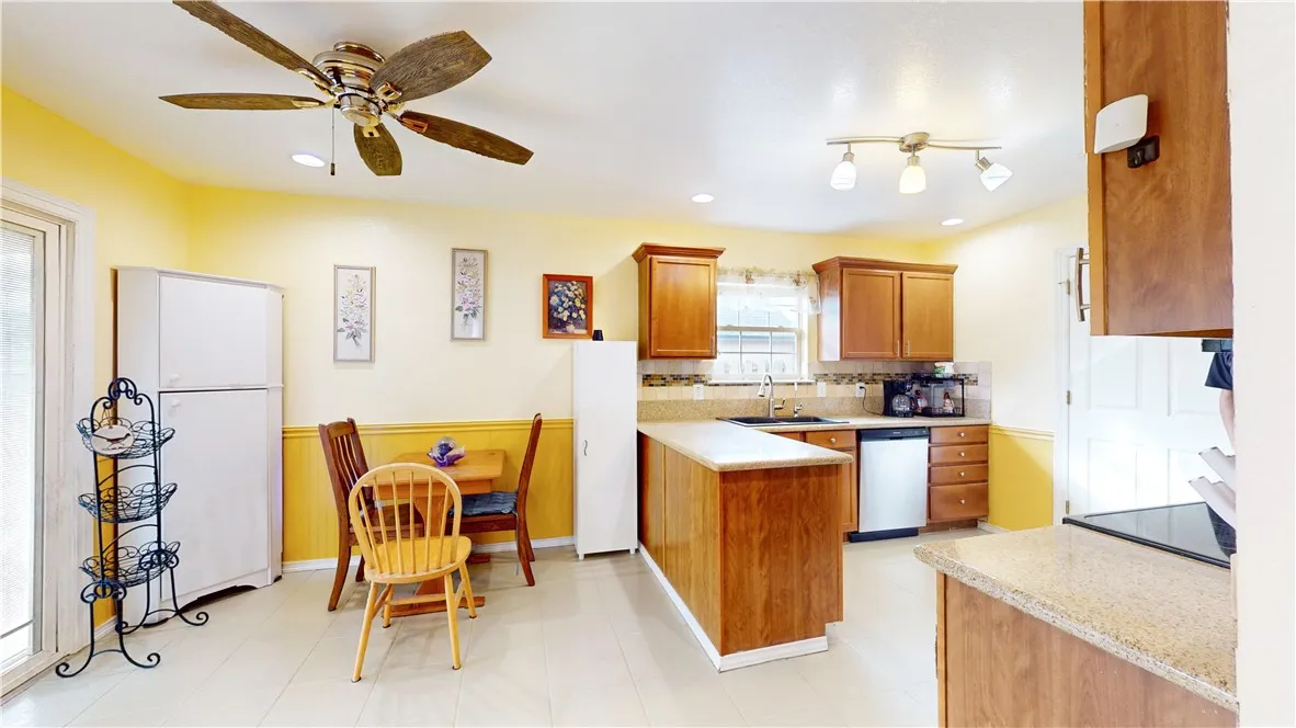 Centerton, Arkansas 72719, United States, 3 Bedrooms Bedrooms, ,2 BathroomsBathrooms,Residential,Pending,12405